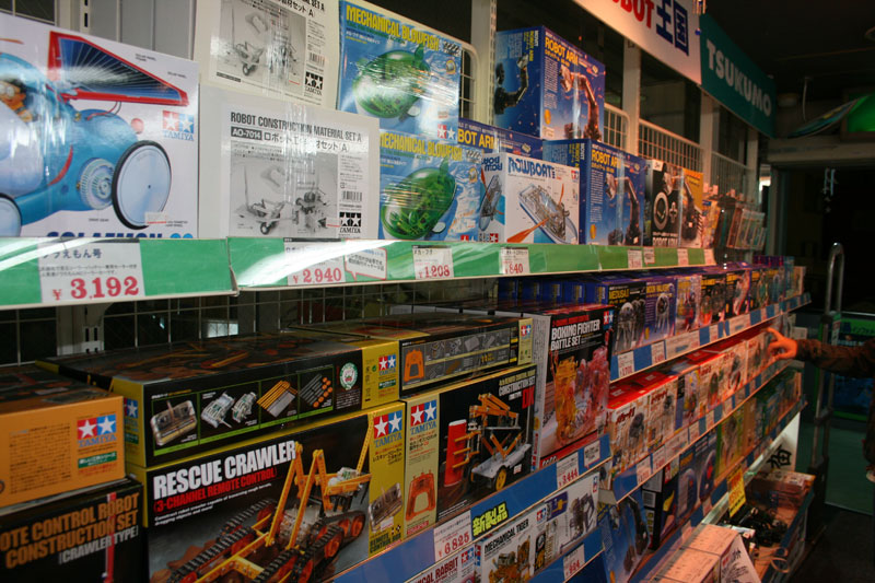 Illustration for article titled Awesome Robotics Shop is Hidden Above a Regular Electronics Store in Akihabara